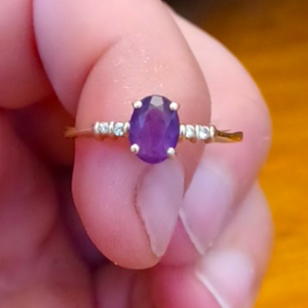 VINTAGE SOLID 14K YELLOW GOLD GENUINE DIAMONDS AND AMETHYST RING